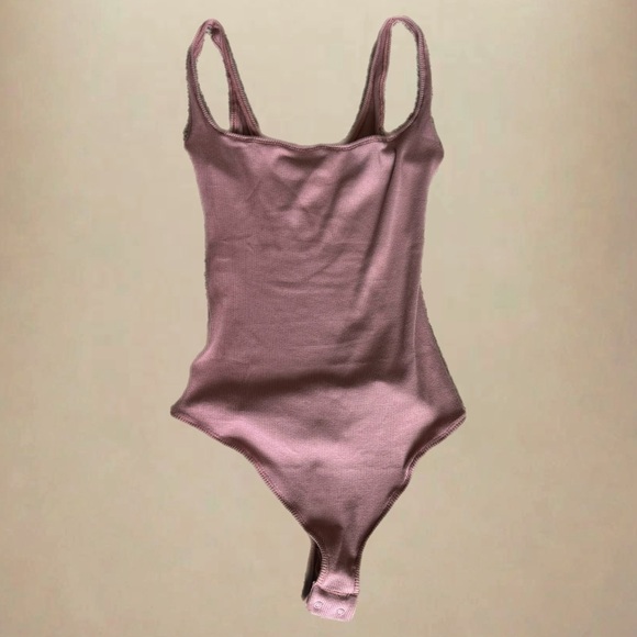 SKIMS Stretch Rib Scoop Neck Bodysuit NWT - Small - Rose Clay - Picture 4 of 7